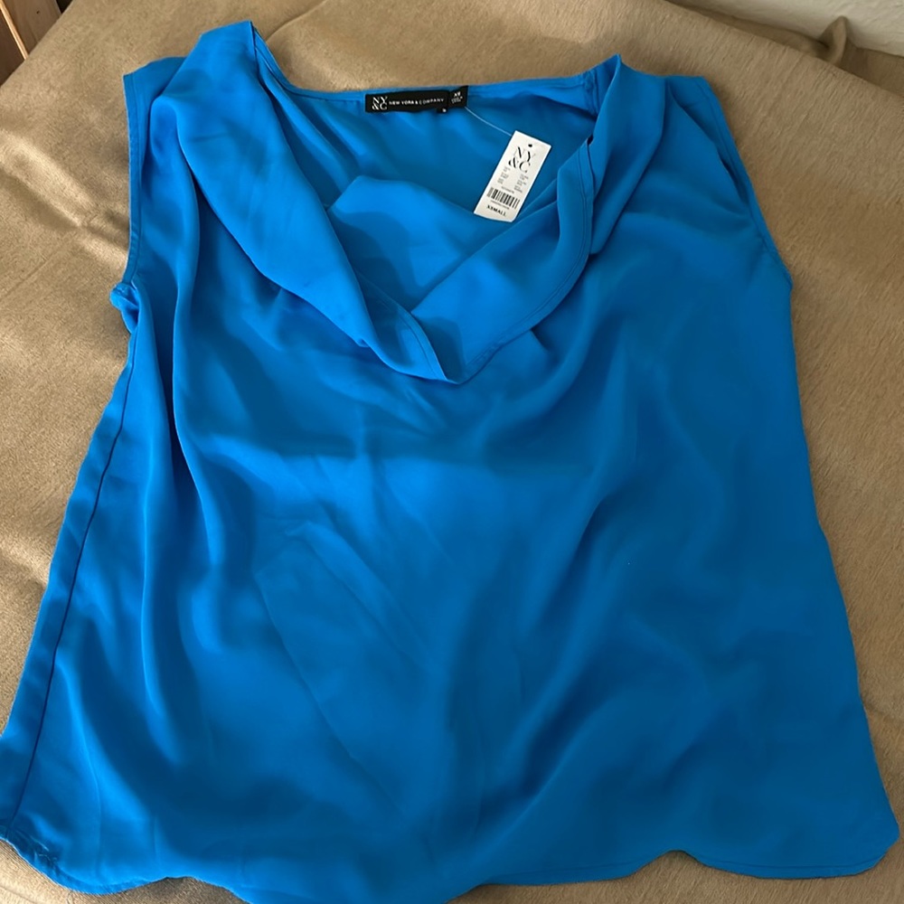 NWT NY&C cap sleeve, cowl neck blouse in great sky blue color, sz XS.